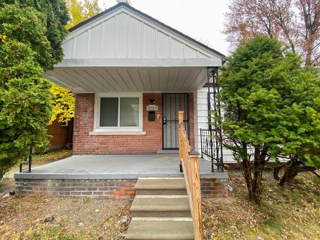 Building Photo - This beautifully updated 3-bedroom, 1-bath single-family home is ready for move-in!