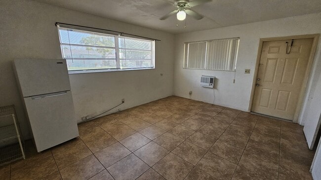 Building Photo - 1723 Plunkett St