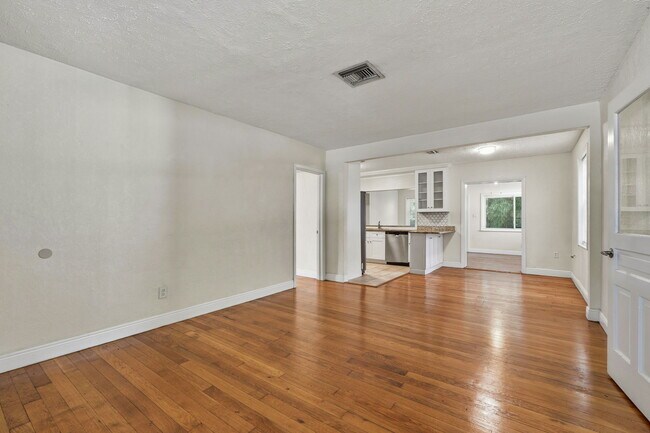 Foto del edificio - 2701 S Manhattan Ave