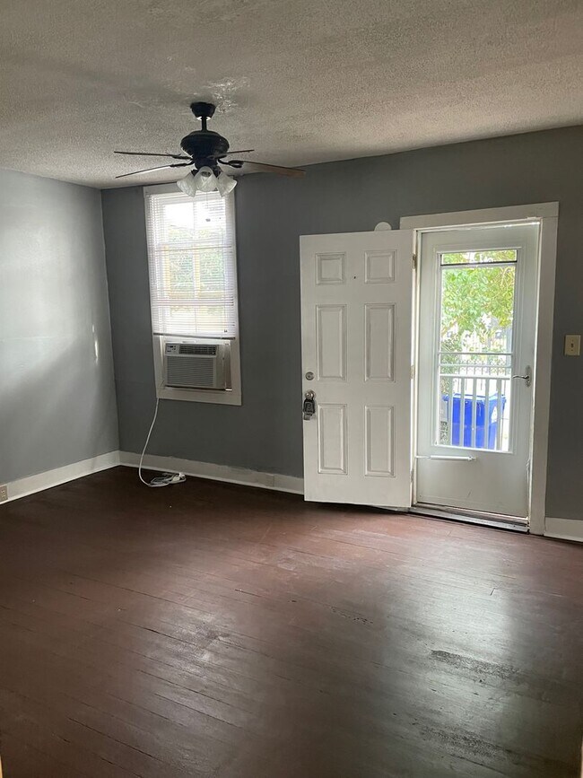 Foto del edificio - Nice 1 bedroom, 1 bath rental on Coming St...