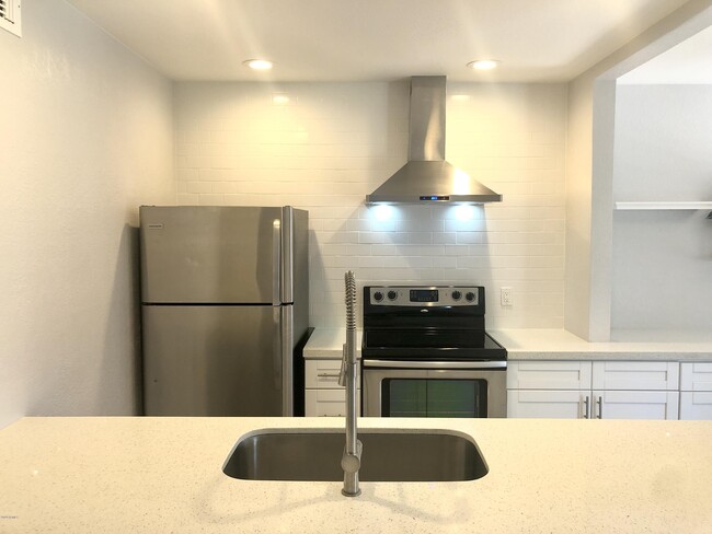 Building Photo - 616 S Hardy Dr
