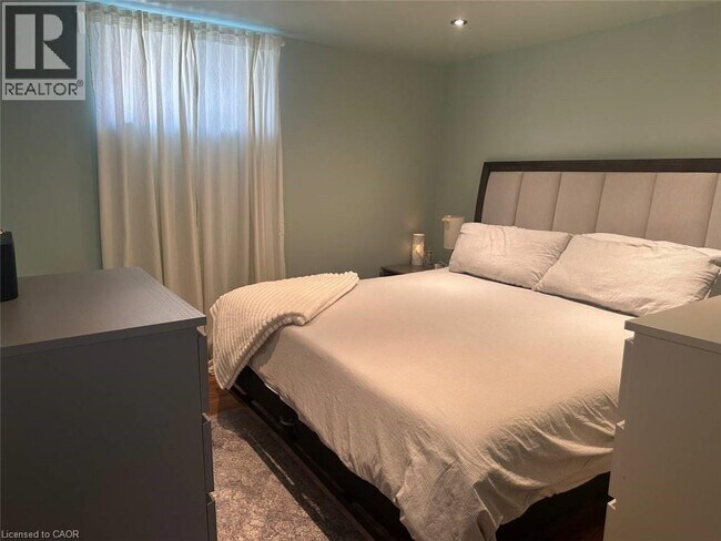 Photo du bâtiment - 253 E 44th St