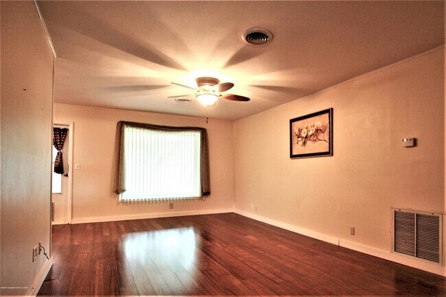 Foto del edificio - 3715 Lenwood Dr