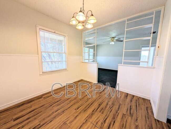 Building Photo - 2823 33rd St