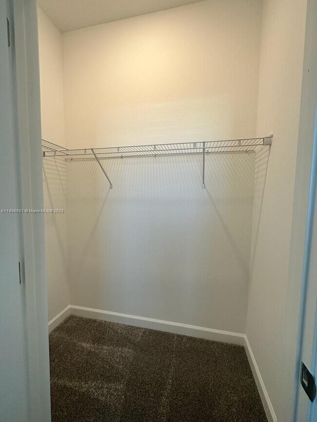 Foto del edificio - 4137 REDBRIDGE Loop