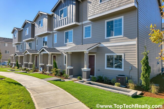 Building Photo - Stunning 2020 Built North Bethany 3BR Town...