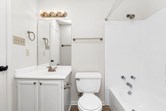 Building Photo - 3 Bedroom in the Hospital District