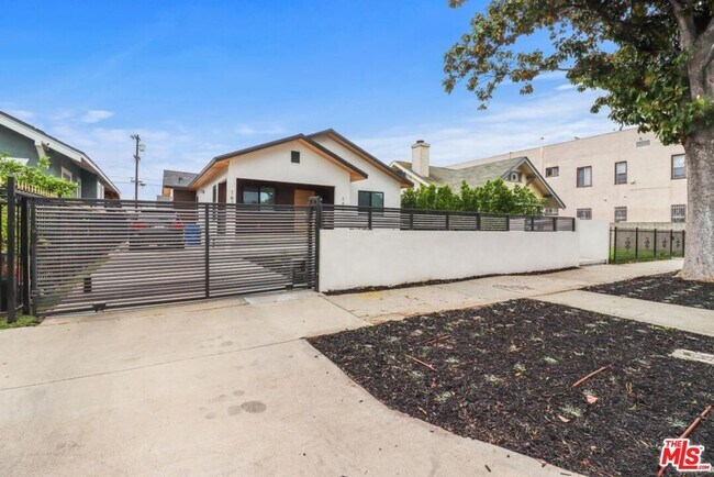 Building Photo - 1618 W 45th St