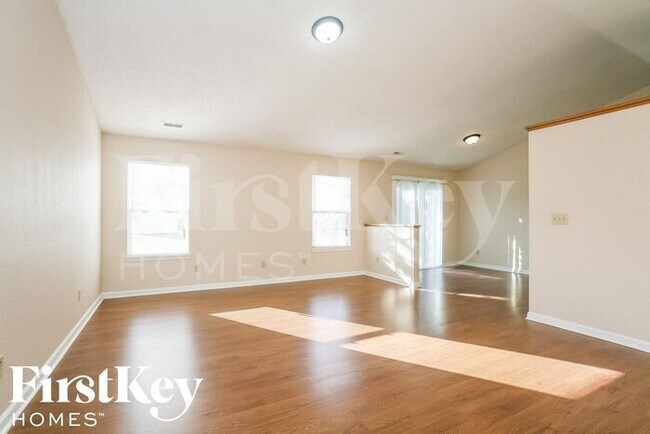 Foto del edificio - 1821 Windy Hl Ln