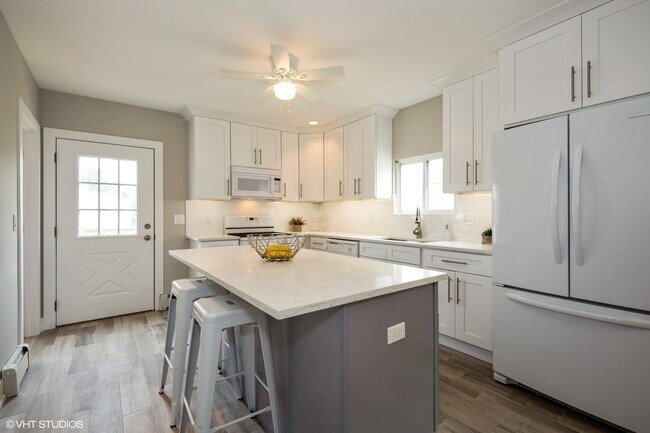 Foto del edificio - 4026 N Kenneth Ave
