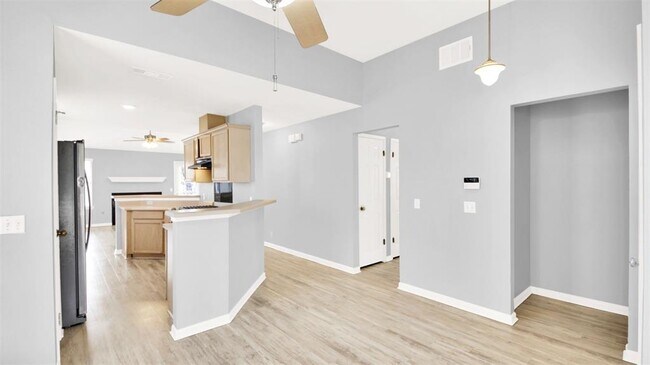 Foto del edificio - 4911 Edenbourgh Ln