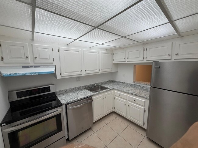 Building Photo - 7825 Fairview Dr
