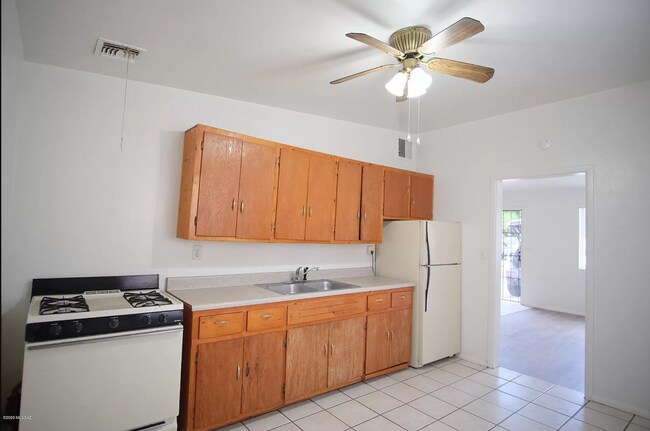 Building Photo - 3419 E Lind Rd
