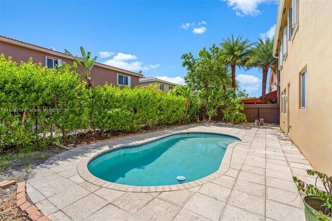 Foto del edificio - 20530 NW 12th Ct
