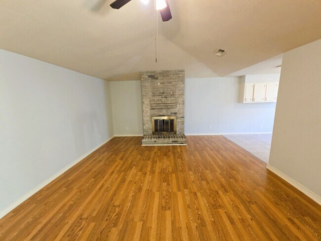 Foto del edificio - 5611 Caldicote St