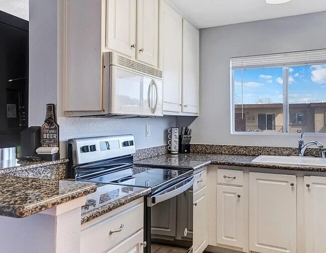 Foto del edificio - 2-Bed, 1.5-Bath Condo in Convenient El Cajon Location