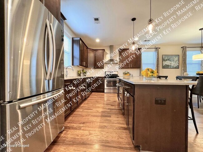 Foto del edificio - Beautiful 3 bd 2.5 bath cottage in East Na...