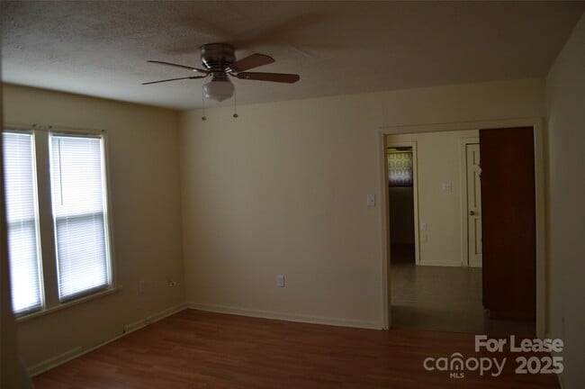 Building Photo - 208 Wilson St