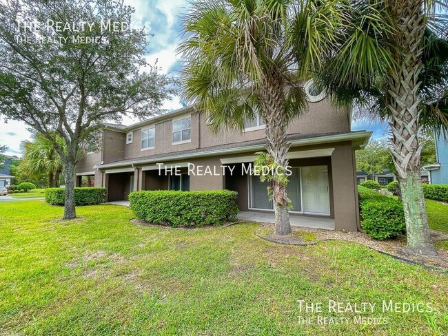 Building Photo - Beautiful 2 Bedroom Townhouse Style Condo ...