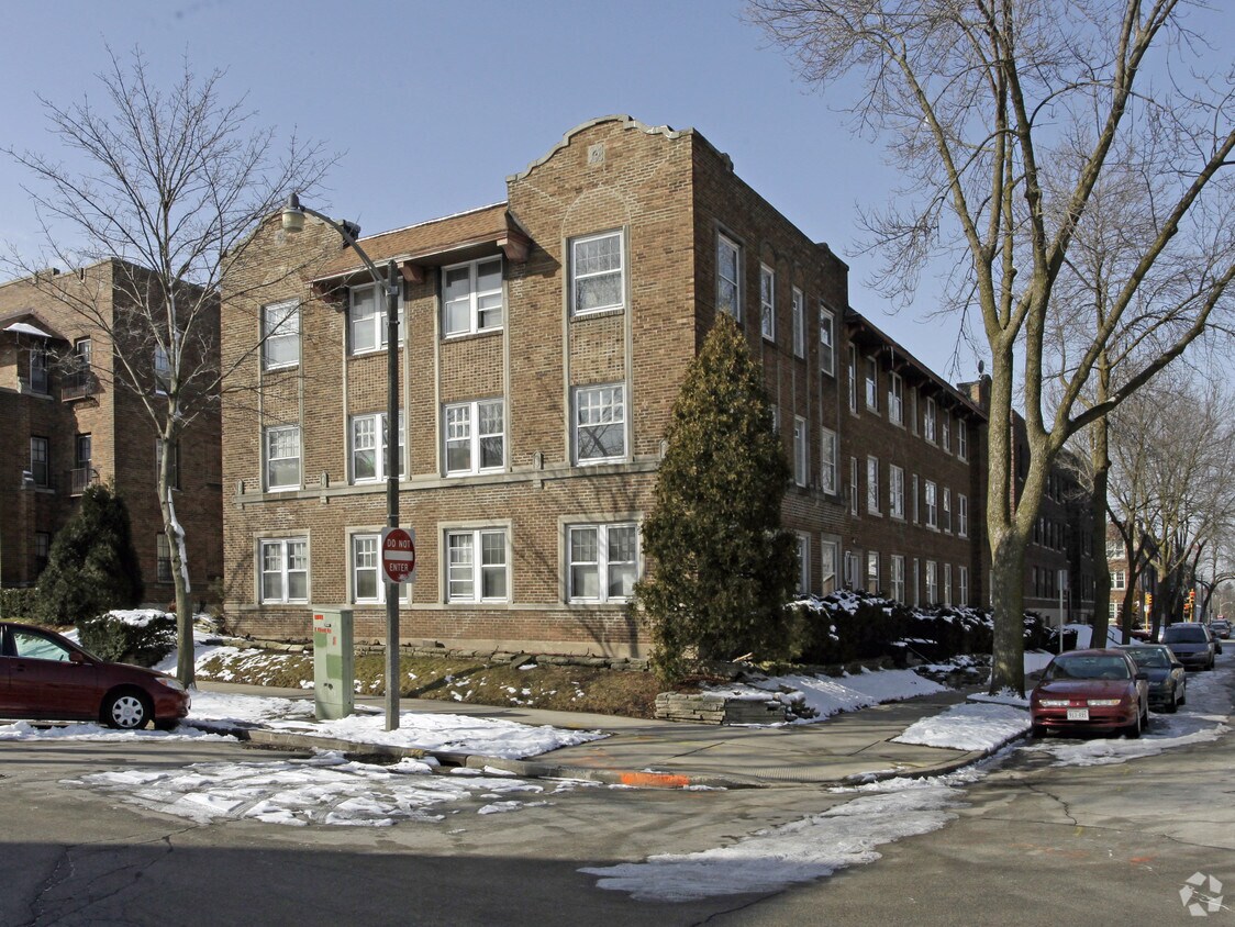 Primary Photo - 1827 E Park Pl