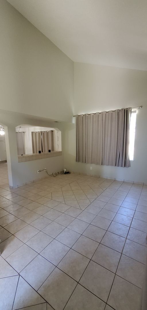 Foto del edificio - Modesto Lovely 3 Bedroom 2.5 Bath Home