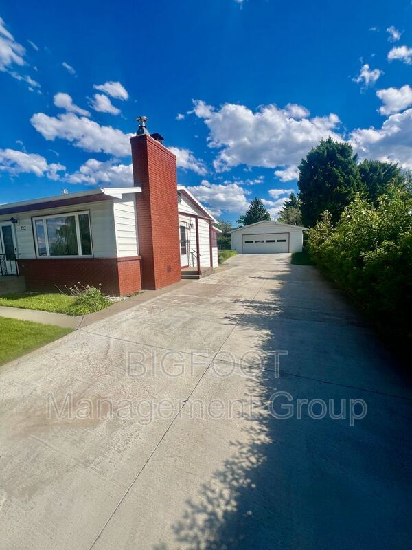 Foto del edificio - 723 Cherry Avenue