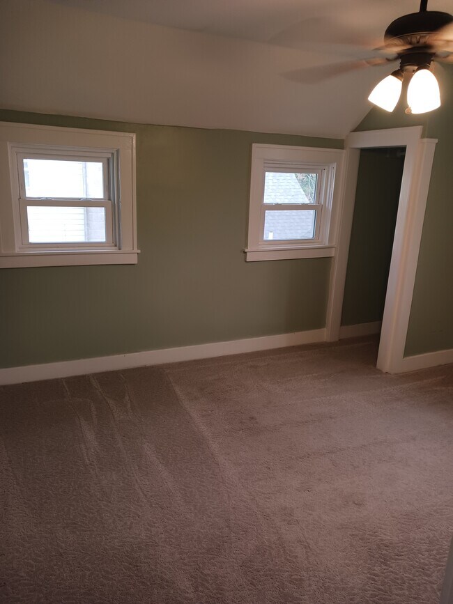 Room 1 - 912 Chatham St NW