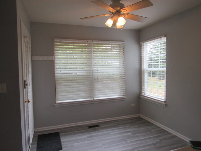 Foto del edificio - 1202 N Red Oak Cir