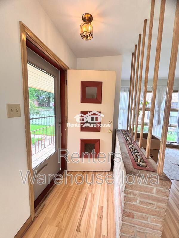 Foto del edificio - 3204 E 9th St