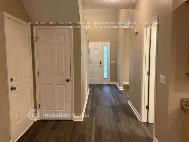 Foto del edificio - 6975 Calderwood Dr