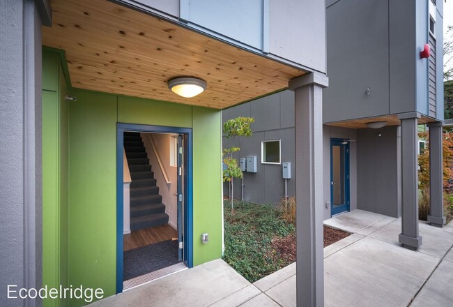 Building Photo - 4548-4548 Delridge Way SW
