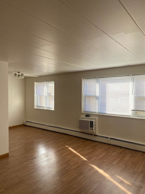 Building Photo - 6160 N Damen Ave