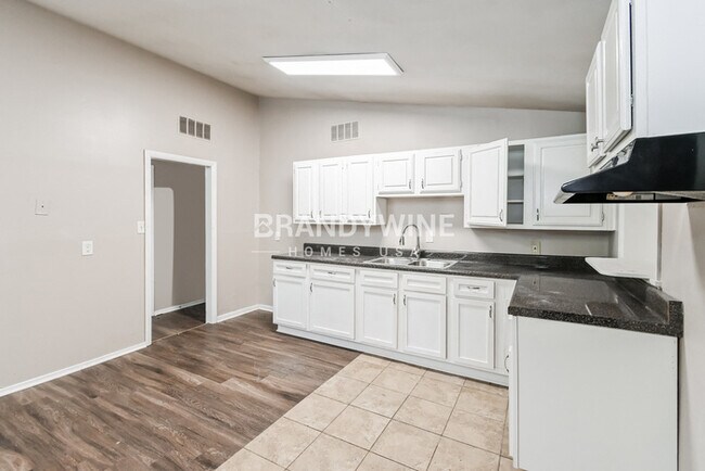 Foto del edificio - 4825 Cottonwood Rd