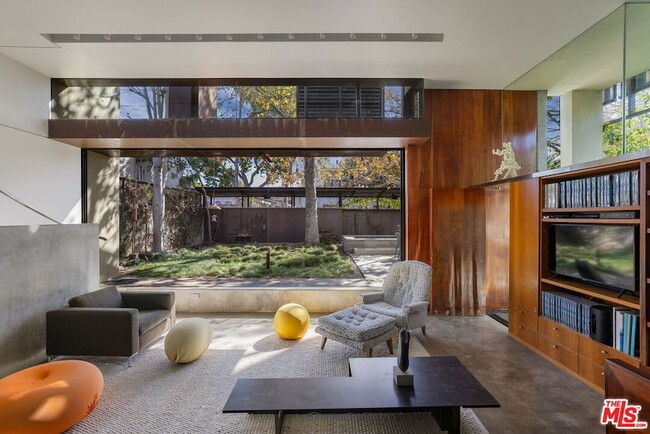 Photo - 615 Woodlawn Ave House