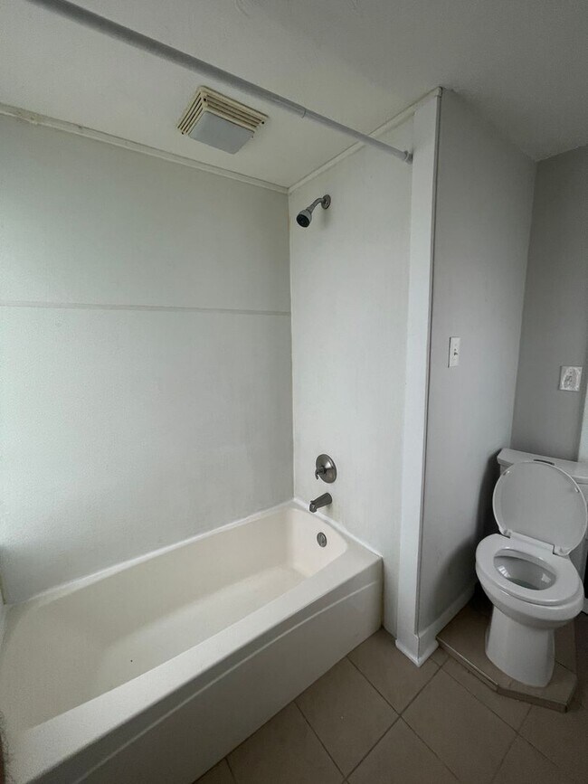 Foto del edificio - Available July 1st! 3 Bed 1.5 Single Famil...
