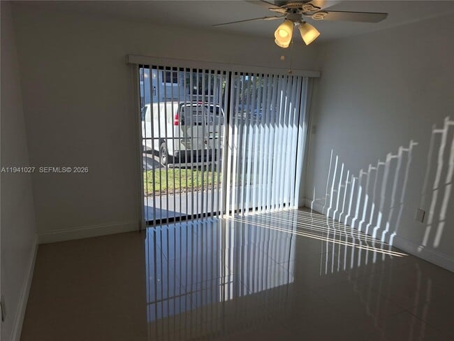 Foto del edificio - 7160 NW 179th St