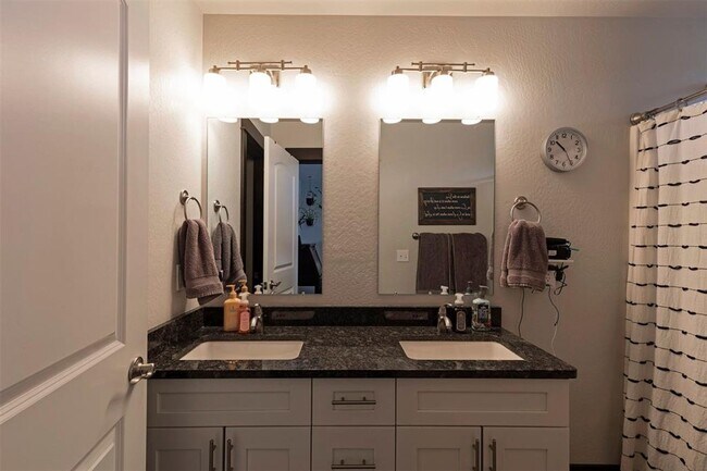 Foto del edificio - Newer townhome centrally located in Missoula!