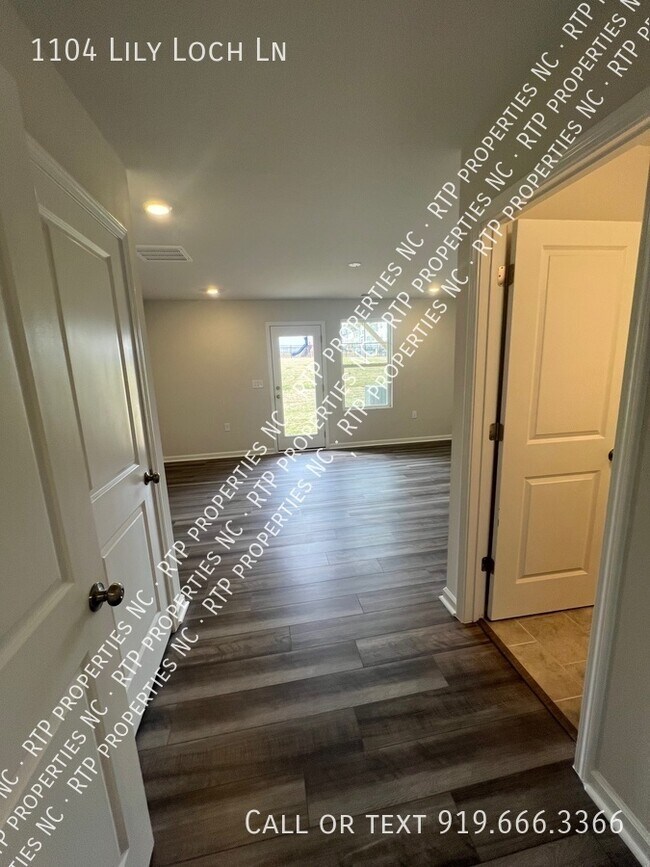 Building Photo - 1104 Lily Loch Ln
