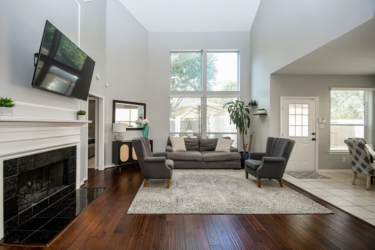 Building Photo - 2114 Thistlerock Ln