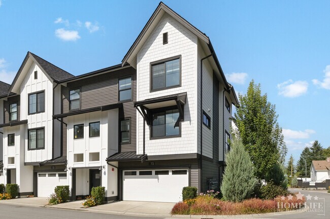Photo du bâtiment - Modern 3-Bedroom Townhouse in Quiet Langle...