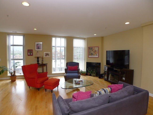 Foto del edificio - 1572 Maple Ave