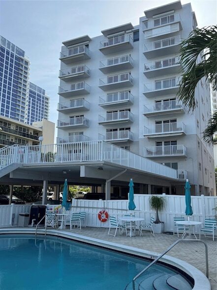 Foto principal - 95 N Birch Rd