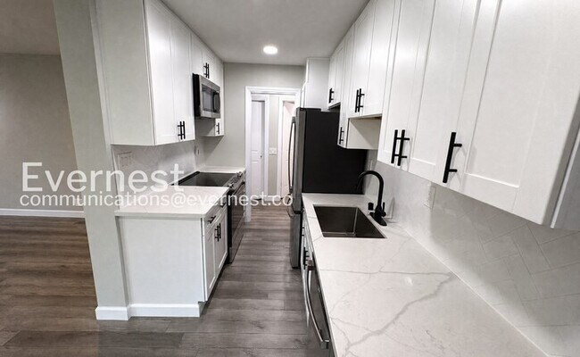 Foto del edificio - 73 Brookwood Rd