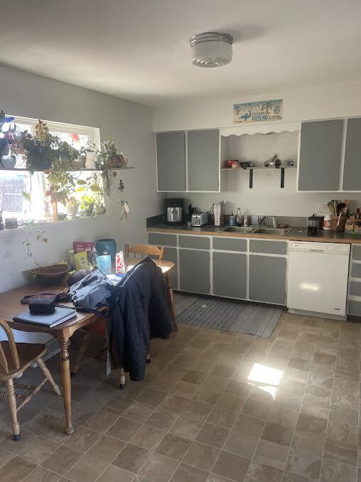 Building Photo - 1925 W Plum St