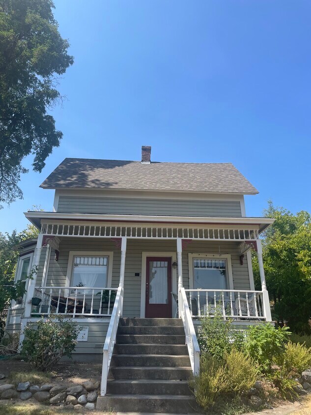 Primary Photo - 325 N Main St