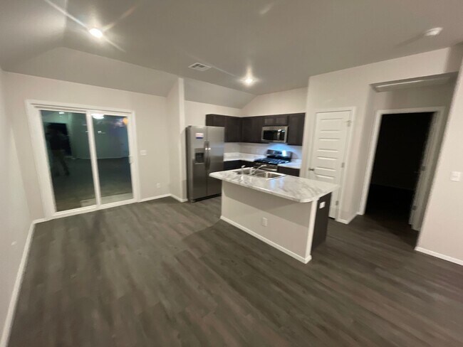 Foto del edificio - *Zero Regrets with Free Rent + Amazon Cash* Three Bedroom | Two Bath Home in Robinson Ranch