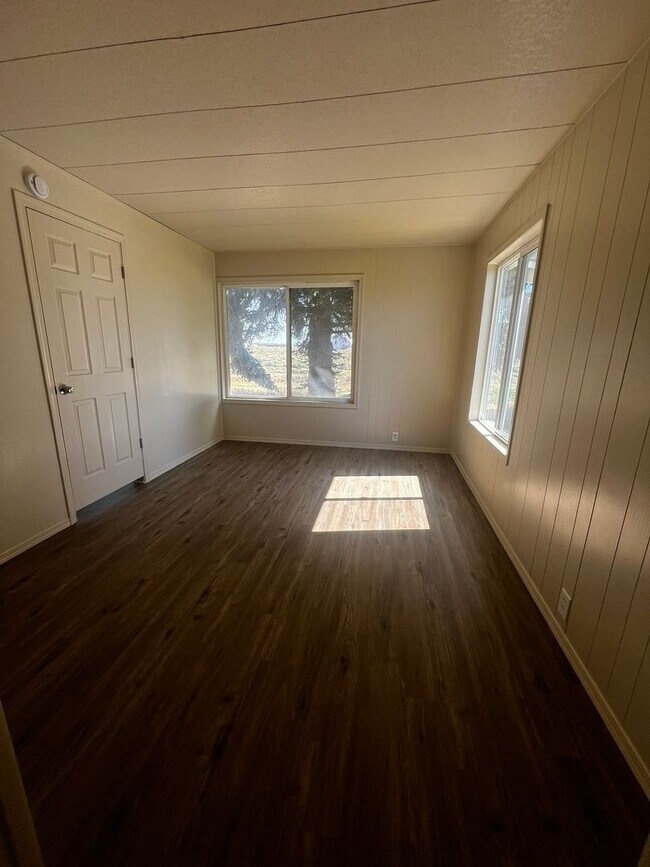 Building Photo - 3 Bedroom, 2 Bathroom Manufactured Home - ...
