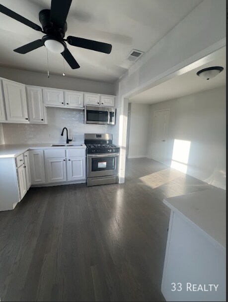 Foto del edificio - Ready for move in 2BR + Den - No DEPOSIT!