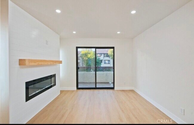 Building Photo - 18028 Saratoga Way