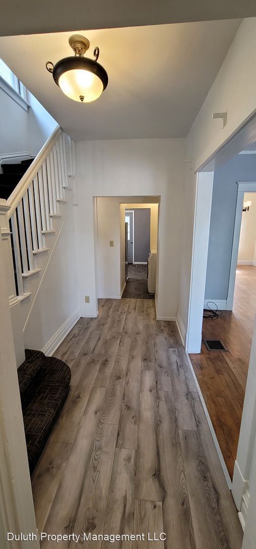 Building Photo - 3 br, 2 bath House - 1226 E 3rd St